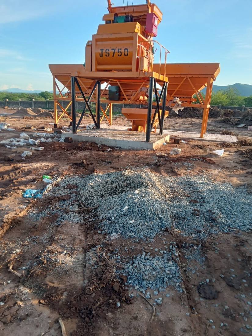 Concrete pump trailer